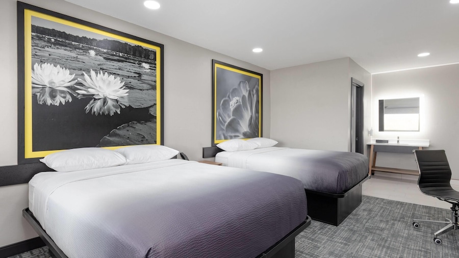 Super 8 BY 温德姆拉伯克机场