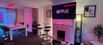 เซาท์แธมป์ตัน รีทรีต-อ่างน้ำร้อน-สระว่ายน้ำ-ที่จอดรถ