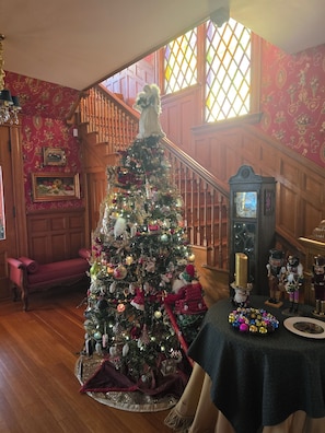 Interior - Gorgeous and luxurious 6-bedroom Victorian mansion with AC and WiFi near Stowe (Morristown)