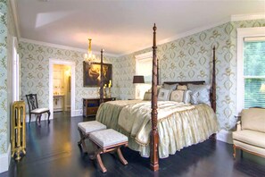 6 bedrooms, desk, iron/ironing board, travel crib