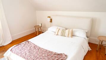 3 chambres, bureau, fer et planche à repasser, lit parapluie