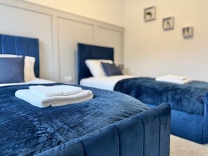 2 bedrooms, iron/ironing board, internet, bed sheets - Stylish 2 Bedroom Home Near Lake | Free Parking (South Yorkshire)