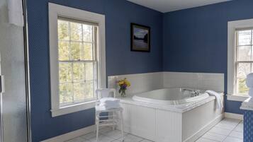 Rom, 1 queensize-seng, fjellutsikt | Bad | Hårføner, håndklær, såpe og sjampo