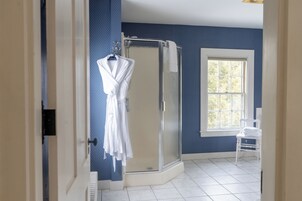 客房, 1 张大床, 山景 | 浴室 | 吹风机、毛巾、肥皂、洗发水