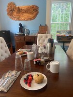 Café da manhã feito na hora grátis todos os dias