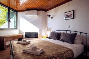 4 habitaciones, tabla de planchar con plancha, cuna de viaje y wifi 