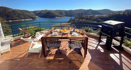 Blue Lake House - Stunning Views, Pool, Sauna and Gym