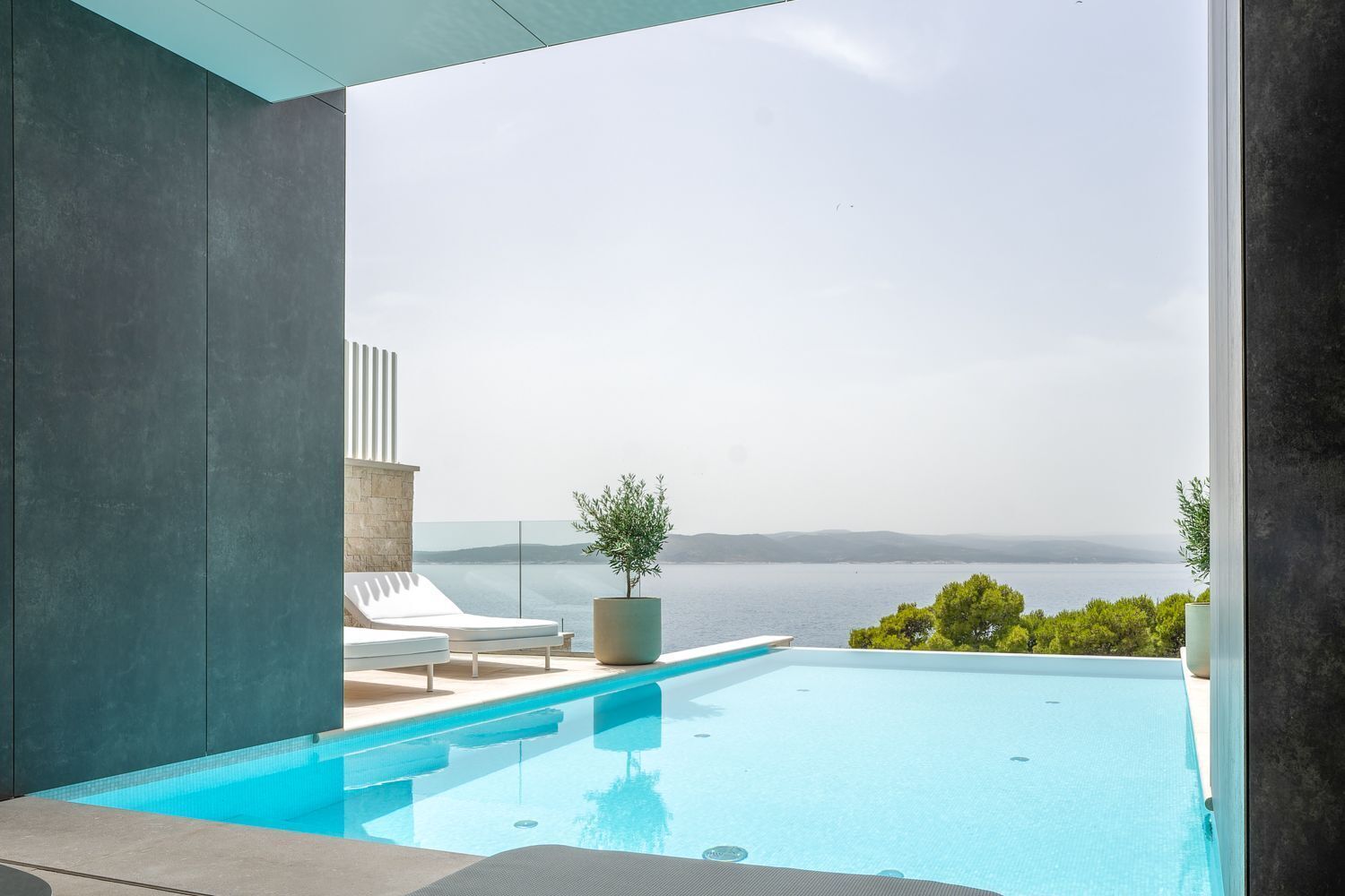 Een verwarmd zwembad