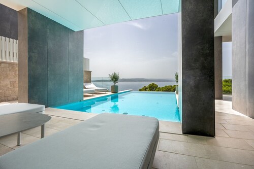 Villa Rora - Four Bedroom Villa, Sleeps 8