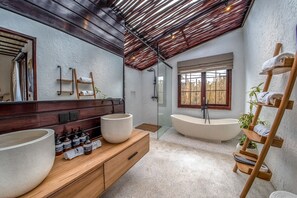 Sèche-cheveux, serviettes fournies