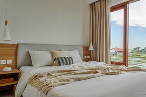 3 bedrooms, iron/ironing board, internet, bed sheets