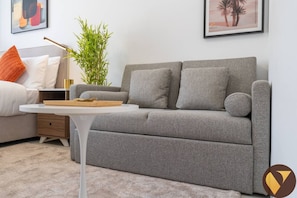 TV - Vogue 5 Mins Circle mall & 12 Mins Emirates Mall (Dubai)