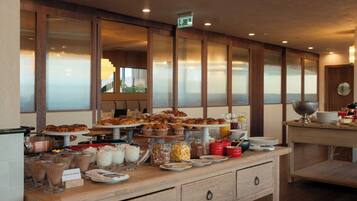 Daily buffet breakfast for a fee