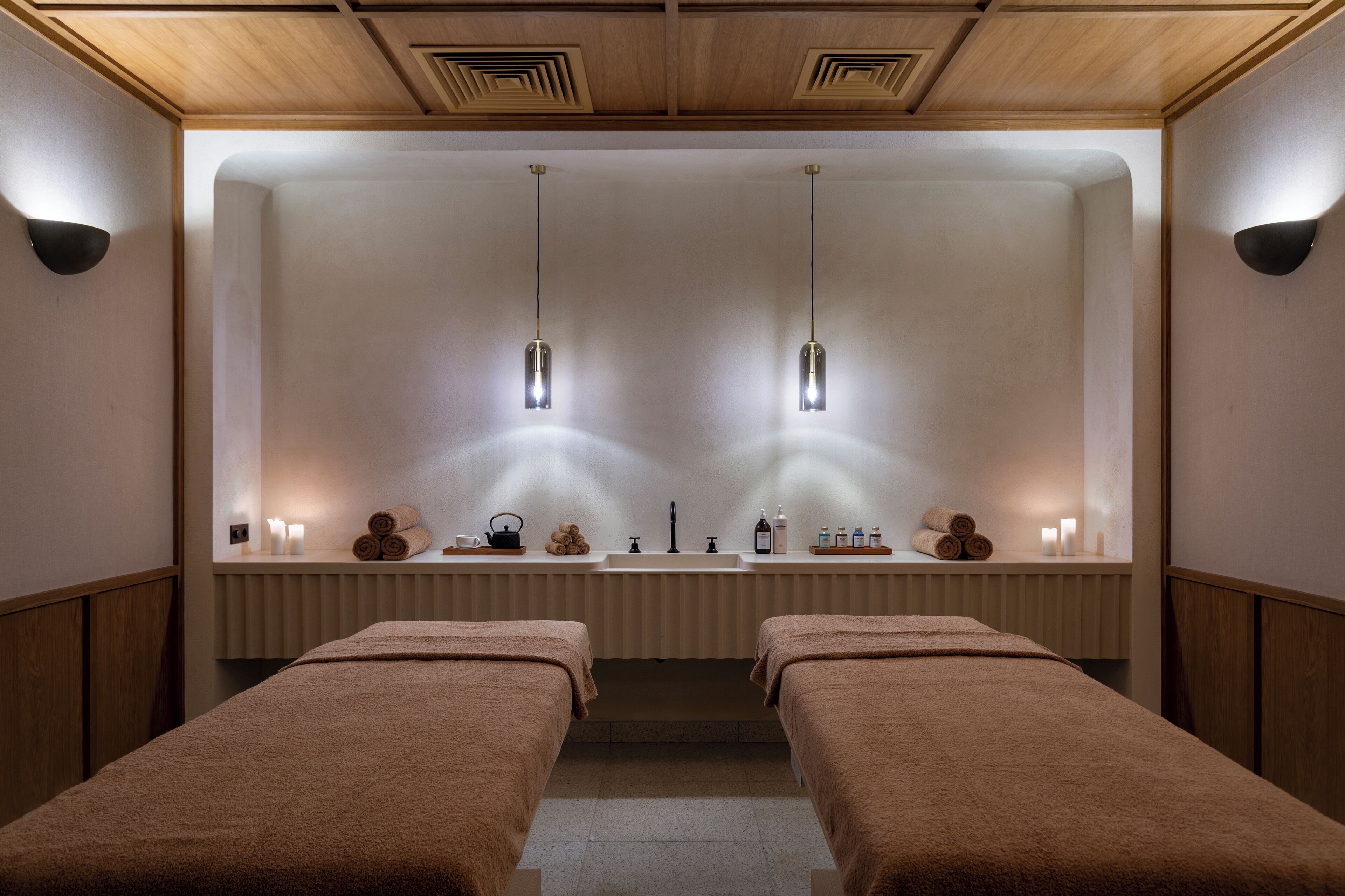Sauna, hammam, 4 salles de soins, massages