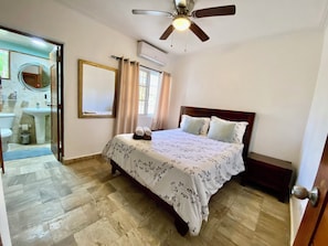 2 bedrooms, iron/ironing board, WiFi