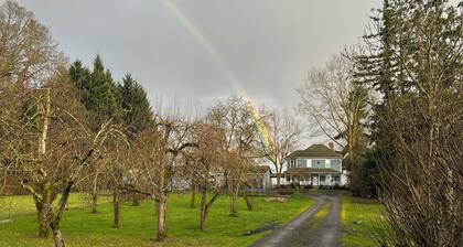 Charming 1-Bedroom Apartment on 3 Acres in Rural Woodburn, Near I-5 & Shopping