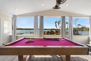 Games room - Luxury Hideaway - Lakefront - Mini Golf, Pool + More! (Seffner)