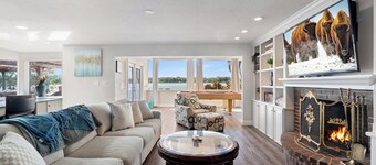 Luxury Hideaway - Lakefront - Mini Golf, Pool + More!
