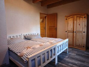3 chambres, fer et planche à repasser, Wi-Fi, draps fournis