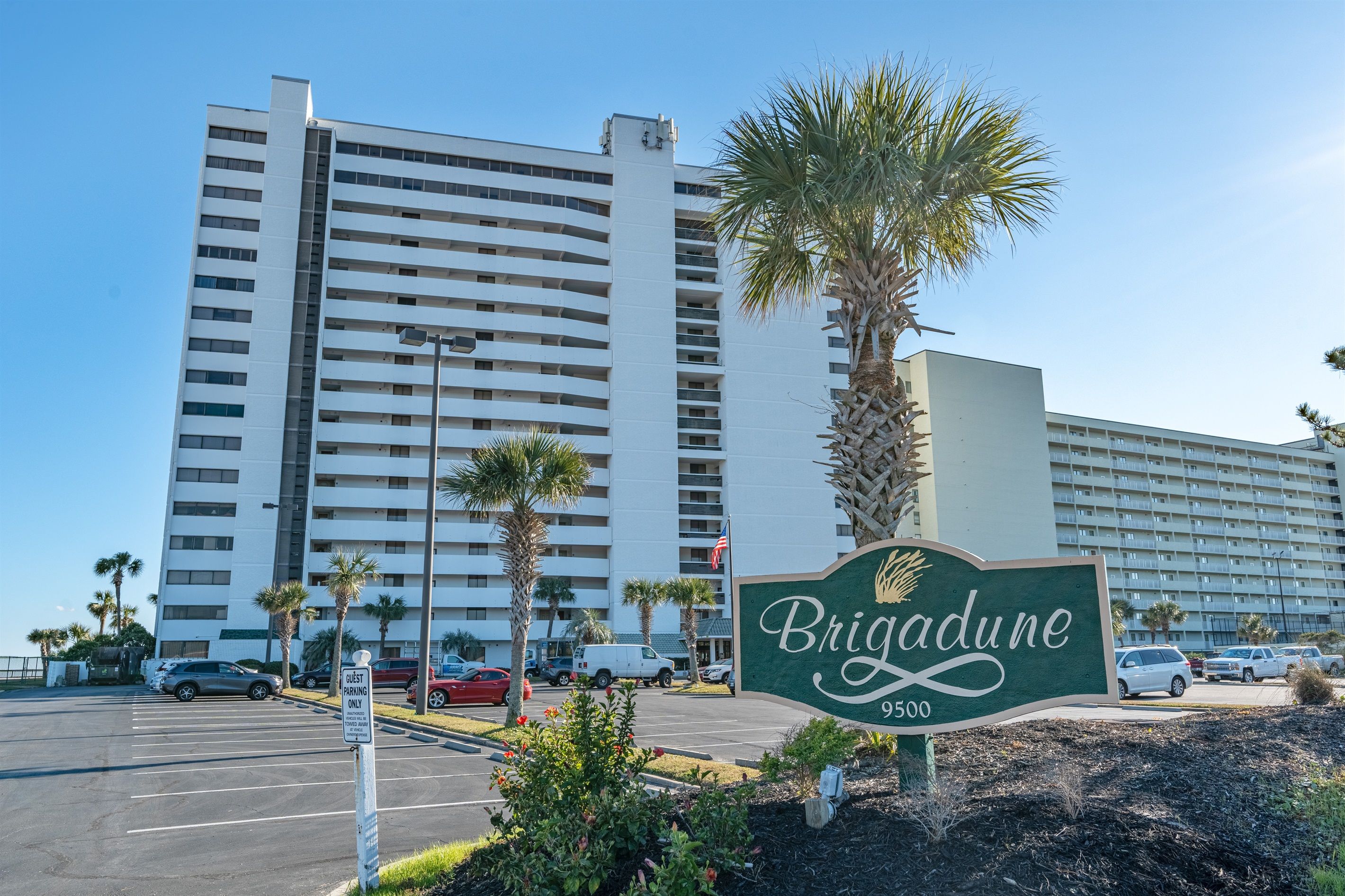 A large hotel building with a sign reading "Brigadene 9500".