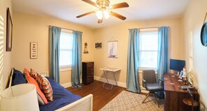 3 habitaciones, caja de seguridad en la habitación y escritorio 