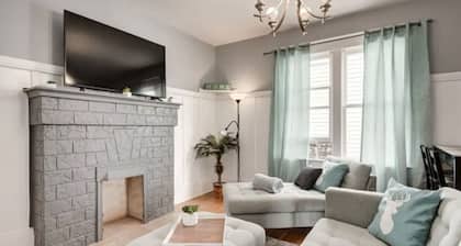 "Ceruleans" 3BR Suite in Calgary