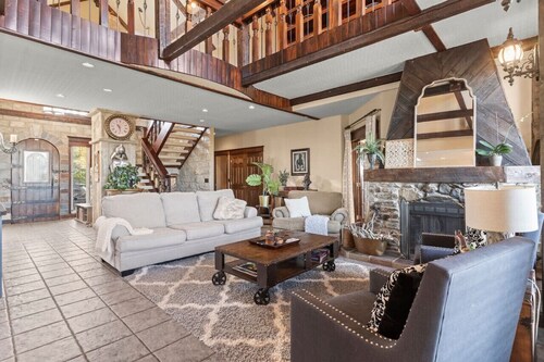 Country Escape - Acreage Home with Park