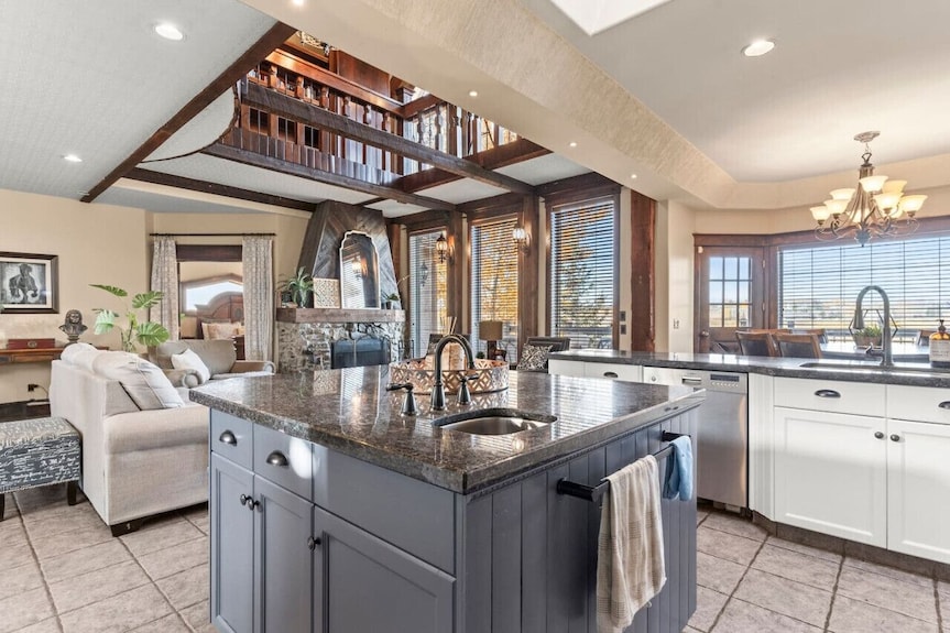Country Escape - Acreage Home With Park - Okotoks