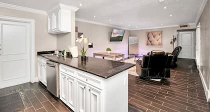 Montrose 1 BR apt King Bed w/ WiFi and AC Close to Houston Main Attractions