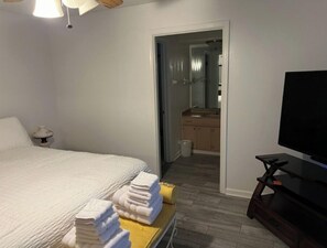 3 chambres, fer et planche à repasser, Wi-Fi, draps fournis