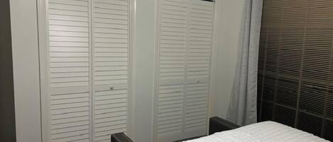 3 室のベッドルーム、アイロン / アイロン台、WiFi、ベッドシーツ