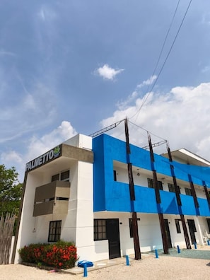 Fachada de la propiedad