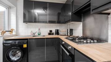 Microwave, oven, stovetop, cookware/dishes/utensils