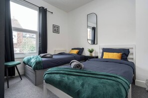 1 soverom, skrivebord, strykejern/-brett og wi-fi (inkludert)