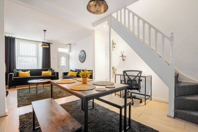 LFC Stay | 1 Min to Stadium | W/M | Pet Friendly