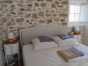 3 bedrooms, desk, iron/ironing board, travel crib