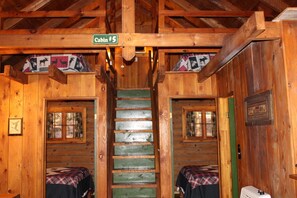 3 bedrooms, WiFi, bed sheets - Cozy Log Cabin in Cook Forest ~ Dog Friendly (Clarington)