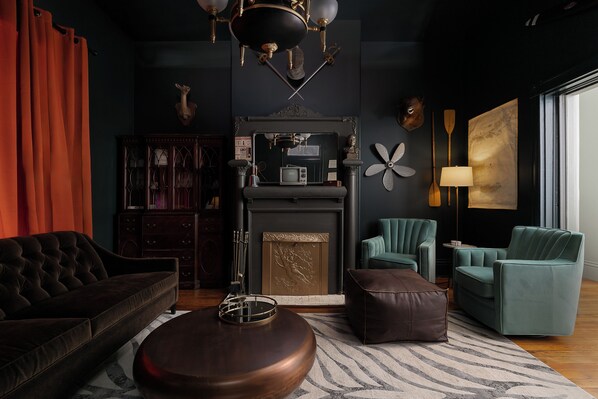 Living area - Teal Tavern! 5BR! 2 Game Rooms! Near Lynn Family Stadium & Mellwood Art Center! (Louisville)