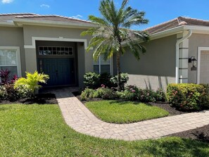 Exterior - Spacious 5-bedroom house in superb Naples with AC, WiFi, pool and much more. (Naples)