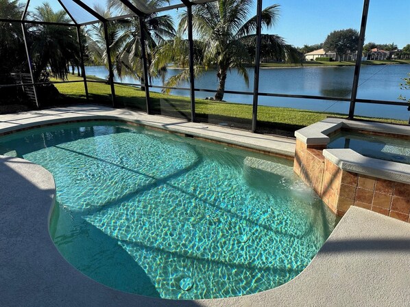 Pool - Spacious 5-bedroom house in superb Naples with AC, WiFi, pool and much more. (Naples)