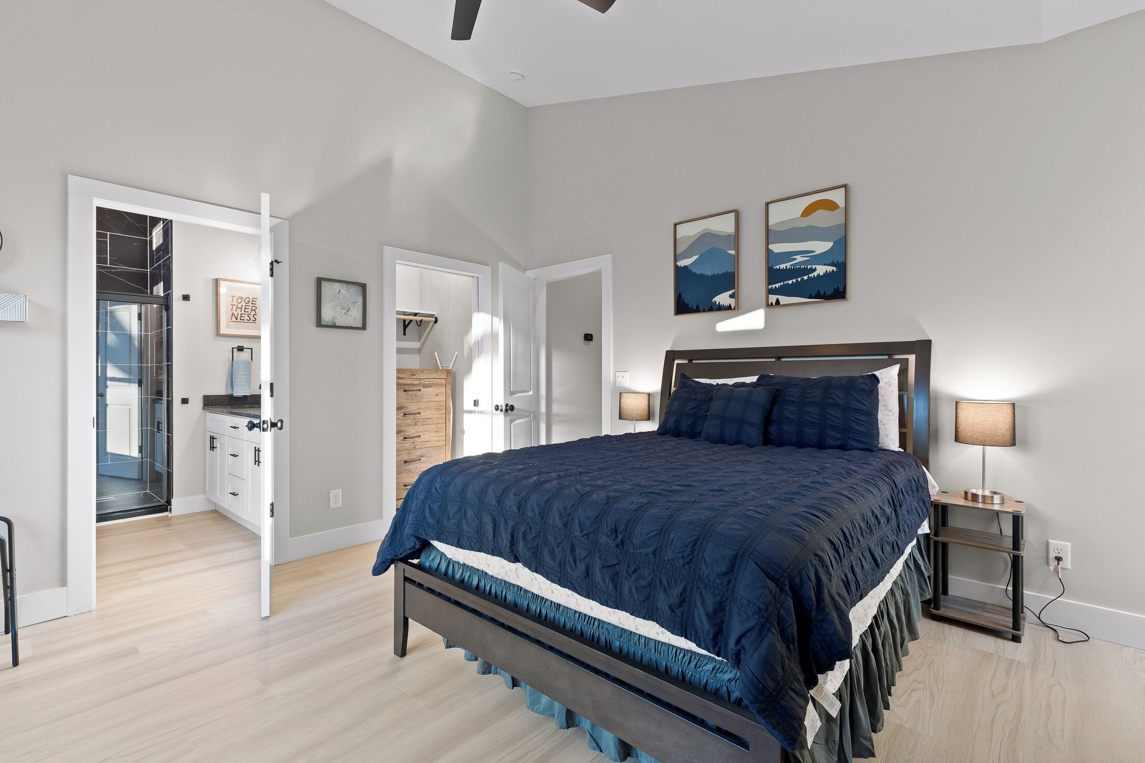 4 多间卧室、熨斗/熨衣板、旅行婴儿床、WiFi