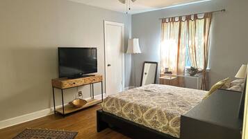 2 habitaciones, tabla de planchar con plancha, wifi y ropa de cama