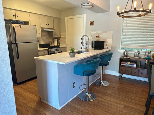 Newly renovated 2-bedroom house in Austin! Minutes from DT, SOCO & the airport!
