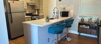Newly renovated 2-bedroom house in Austin! Minutes from DT, SOCO & the airport!