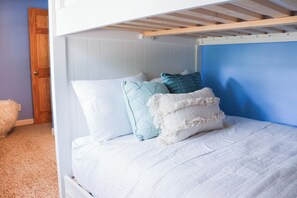 3 bedrooms, desk, iron/ironing board, WiFi