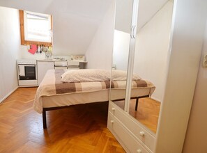 1 quarto, acesso à internet, roupa de cama