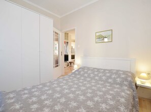 1 bedroom, iron/ironing board, WiFi, bed sheets - Seaside Charm Apartment in Rovinj (Rovinj)