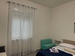 1 bedroom, bed sheets