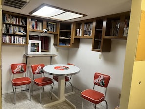 Interior - The Lodge (Bridgeport)