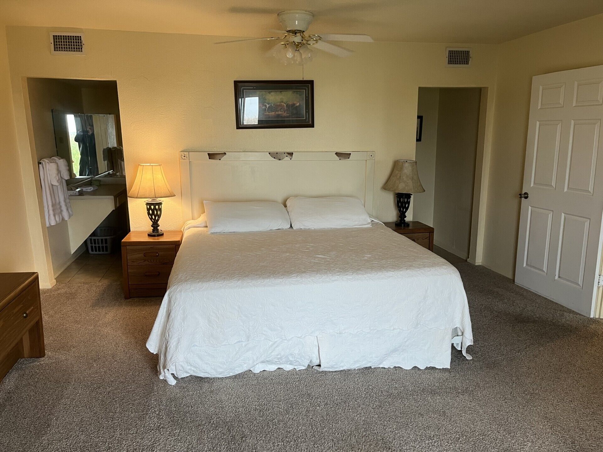 Deluxe Condo, Lake View